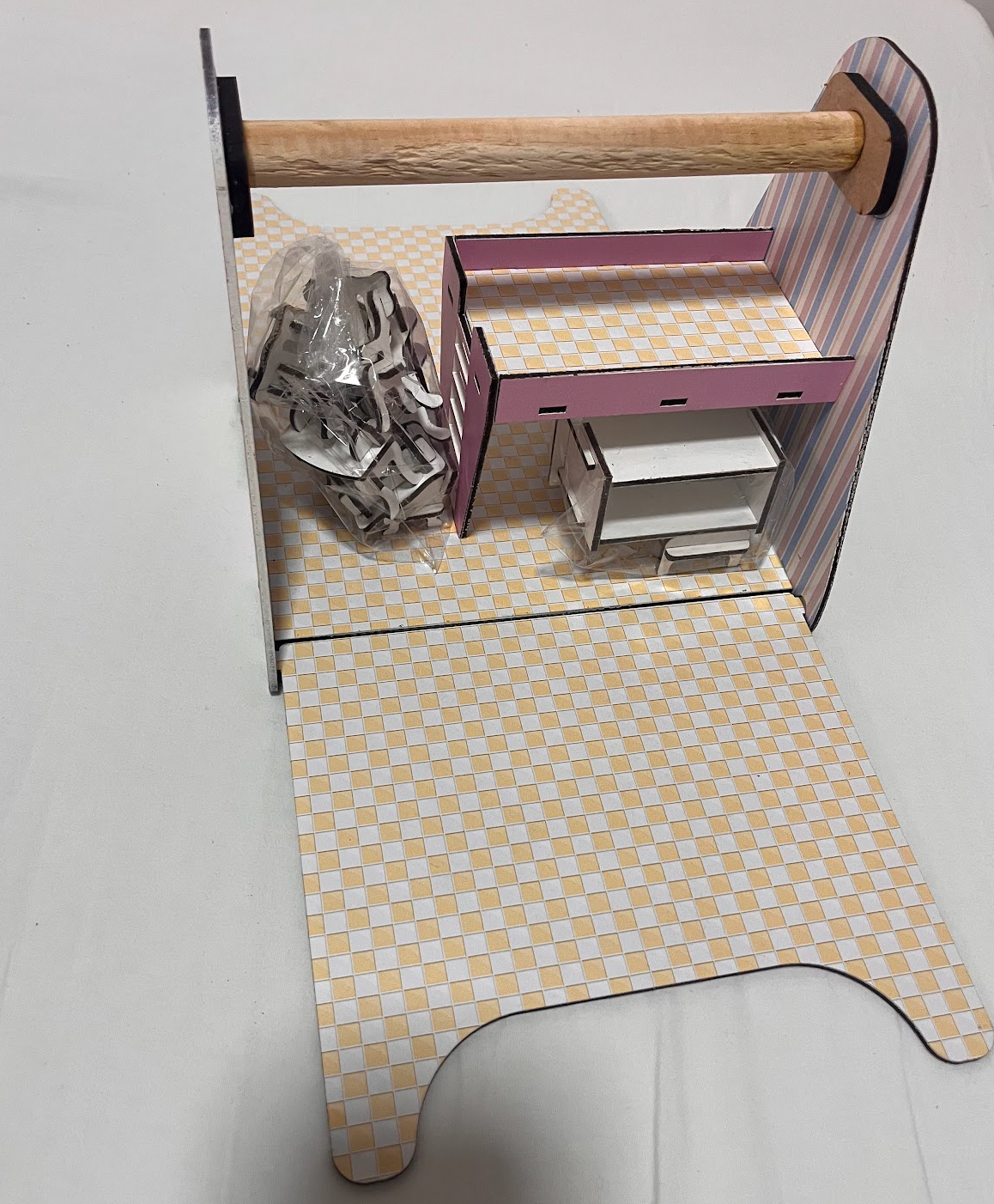 Casinha de Boneca Portátil em Madeira